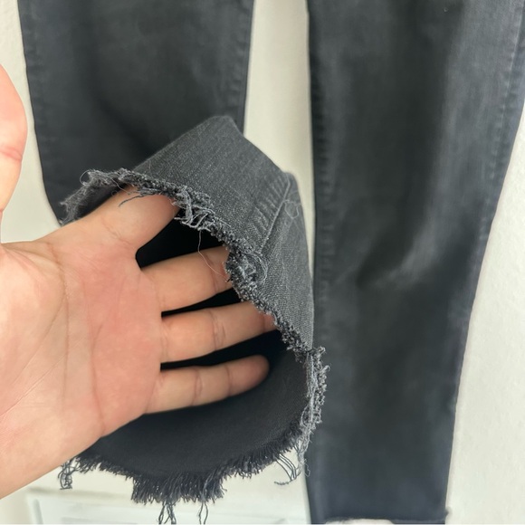 MOTHER Insider Crop Step Fray Jeans in Not Guilty Size: 27 - Picture 6 of 12